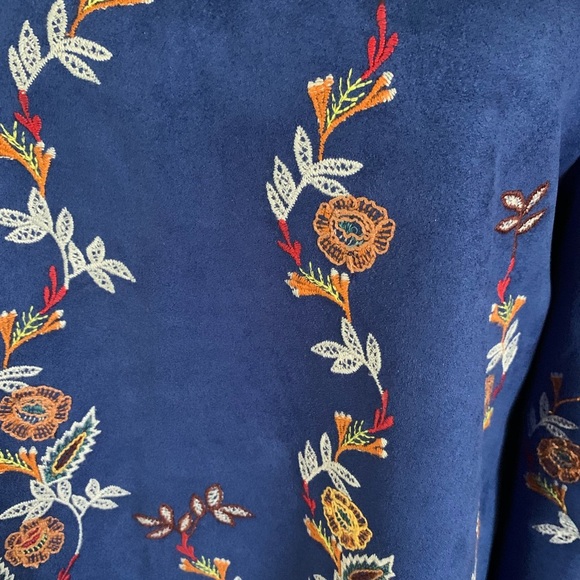 Faux suede embroidered top - Picture 3 of 7
